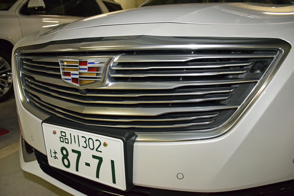 「ＣＴ６」のフロントグリルはゴージャスで迫力満点。キャデラックのエンブレムがこれまたカッコいい
