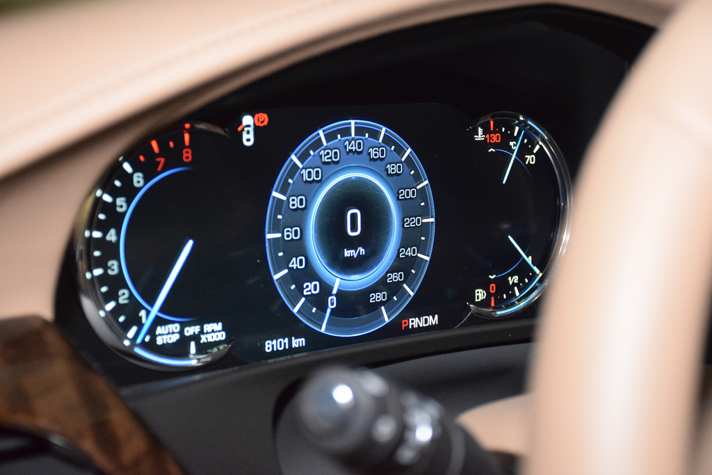 色鮮やかで見やすいフルカラー液晶のインパネ