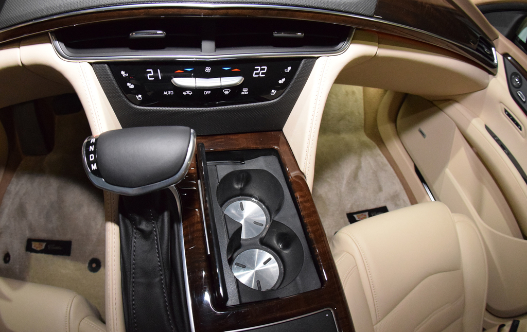 「ＣＴ６」のセンターコンソール（魚眼レンズを使用）