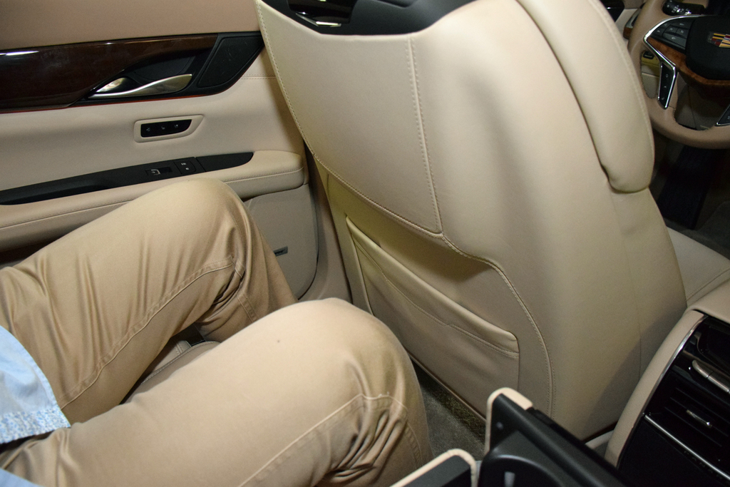 後席を前方にスライドさせても、レッグスペースにはこれだけの余裕がある