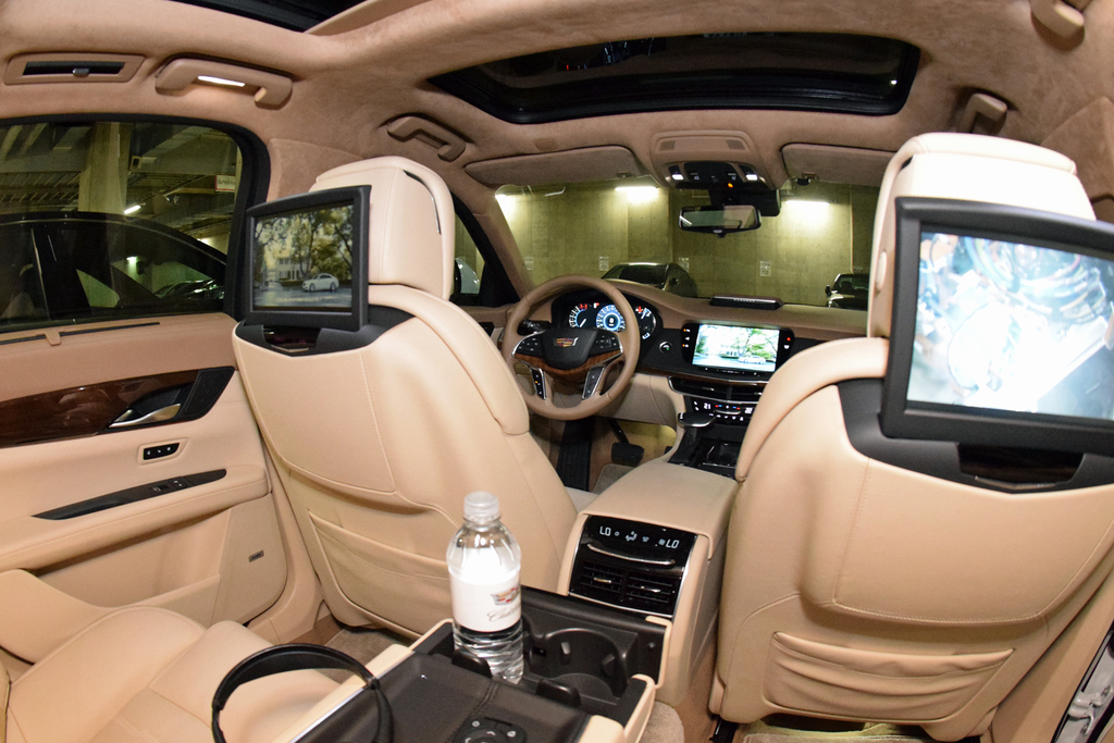 右後部座席からの眺め（魚眼レンズを使用）