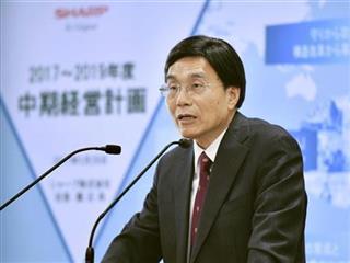 中期経営計画について説明するシャープの戴正呉社長=26日、堺市 中期経営計画について説明するシャープの戴正呉社長=26日、堺市