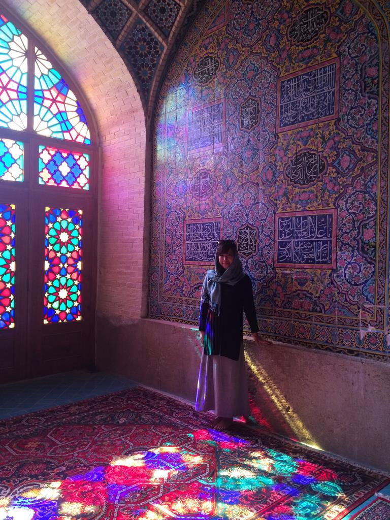 木村さん。イランのピンクモスクにて