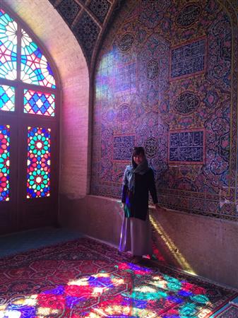 木村さん。イランのピンクモスクにて