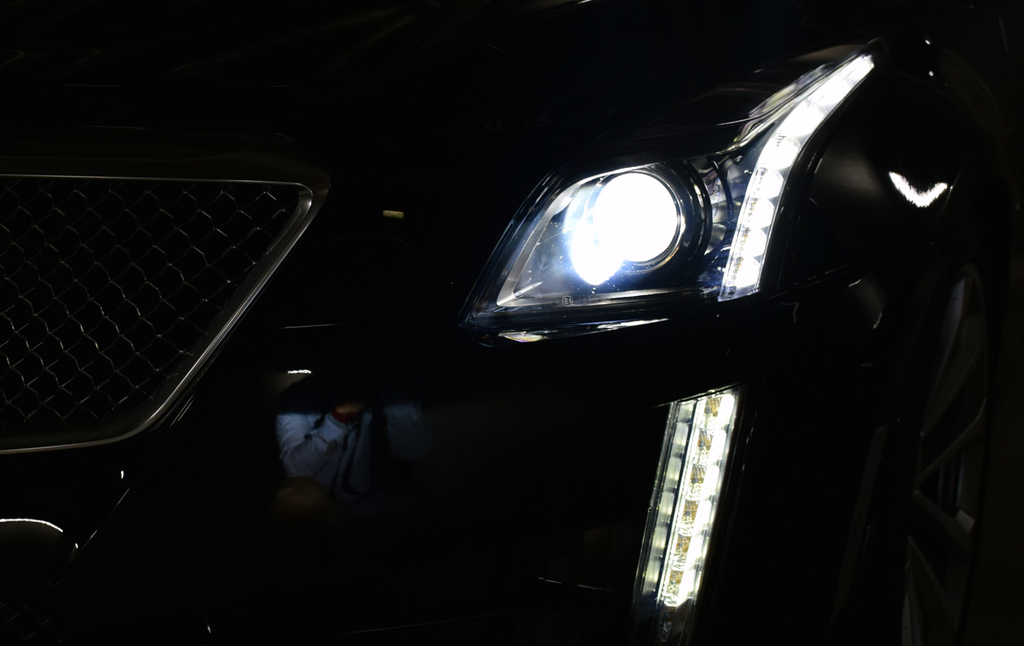 「ＣＴＳ－Ｖ」のヘッドランプとポジションランプ