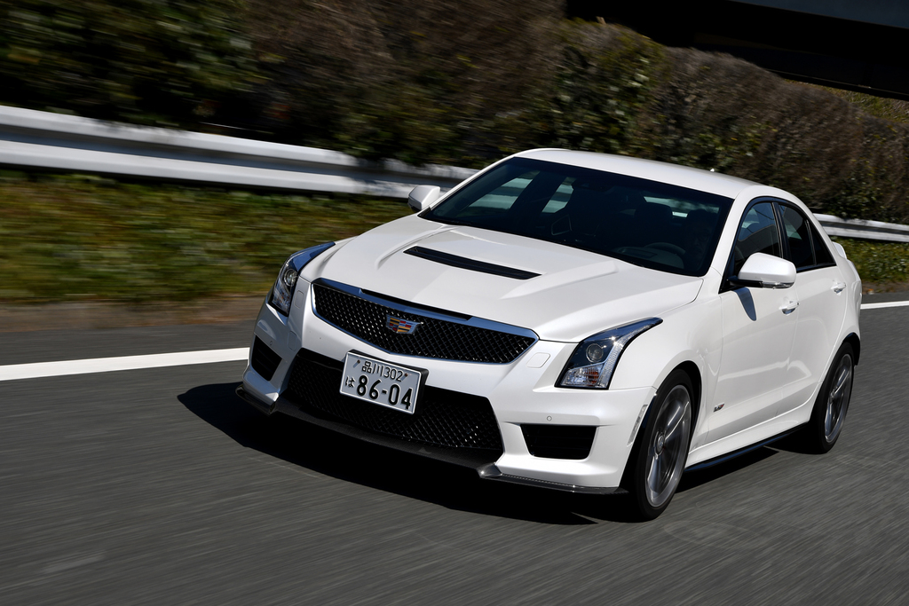 高速道を駆けるキャデラックの高性能セダン「ＡＴＳ－Ｖ」