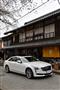 古民家カフェ（甘楽町の信州屋）の前に駐車した、キャデラックの最高級セダン「ＣＴ６」