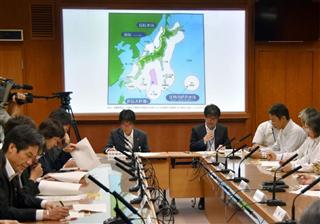 北朝鮮の弾道ミサイルがＥＥＺ内に落下したことを受け、開かれた島根県の危機管理連絡会議＝２９日午前９時３１分、松江市