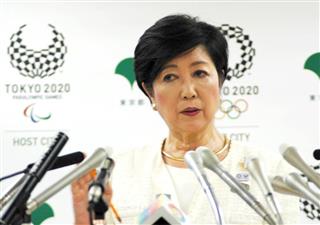 会見で記者の質問に答える小池百合子都知事（冨永順一撮影）