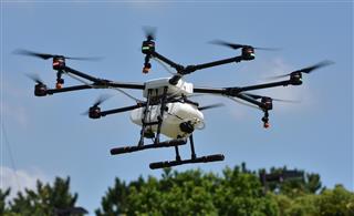 荷物の配送などで活躍が期待されるドローン
