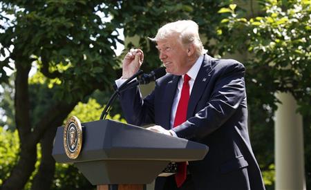 パリ協定から脱退する方針を発表するドナルド・トランプ米大統領＝１日、米ワシントンのホワイトハウス・ローズガーデン（ロイター）