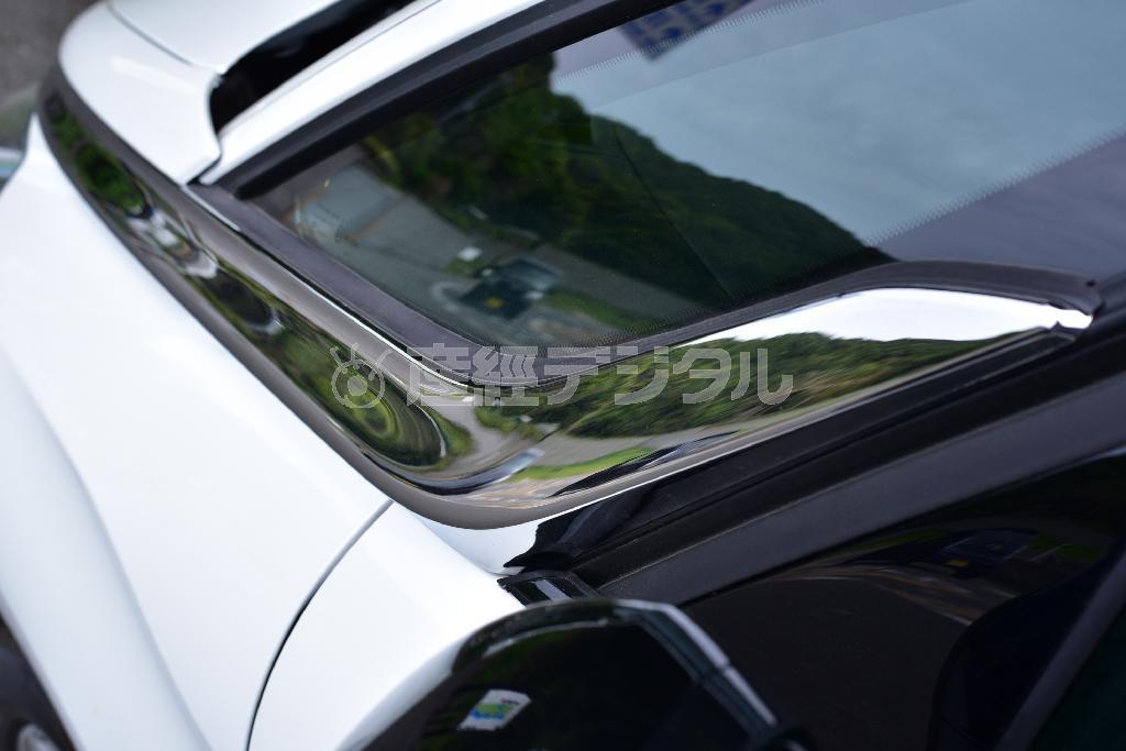 ボンネット両脇からＡピラーまで伸びるシルバーの「サーベルライン」がフロントを引き締める。ＤＳ５