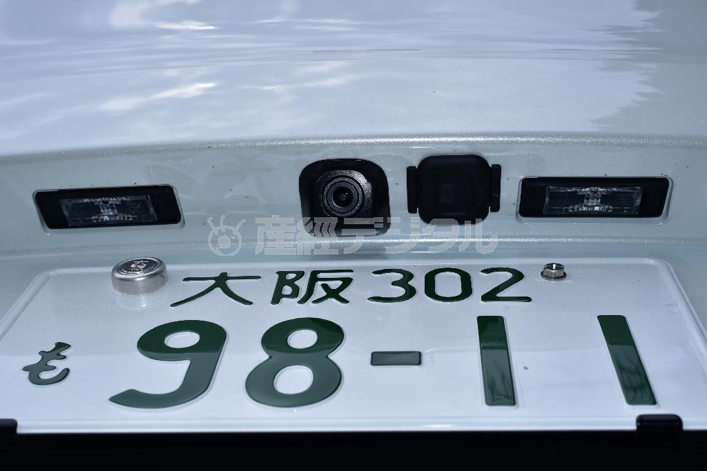 真ん中にリアカメラ、その右隣はリアハッチのリリースボタン。ＤＳ５