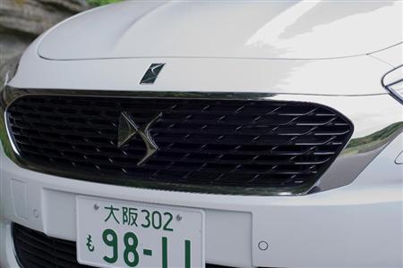 もとはシトロエンの一車種だったが、現在は独立ブランド。シトロエンのエンブレムはつかない。ＤＳ５