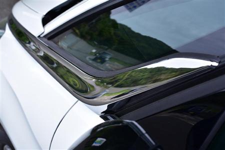 ボンネット両脇からＡピラーまで伸びるシルバーの「サーベルライン」がフロントを引き締める。ＤＳ５