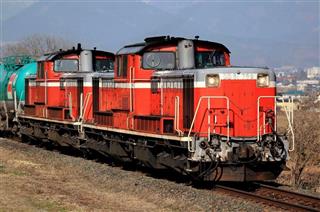 磐越西線ルートで活躍したディーゼル機関車ＤＤ５１（日本石油輸送提供）