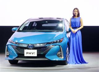 トヨタ「プリウスＰＨＶ」と石原さとみさん