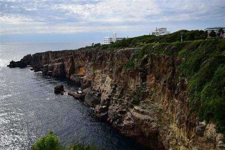 そしてお約束の三段壁。火サスで真犯人を追いつめるのに絶好のポイント。ちなみにウィキペディアの同項目トップ画像とそっくりの構図ですがパクリではありません。ちゃんと現地で撮影した画像ですよ。【試乗インプレ】ＤＳ５