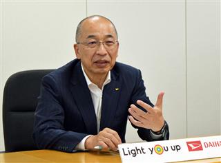 インタビューに応じるダイハツ工業の奥平総一郎社長＝東京都中央区（今井裕治撮影）