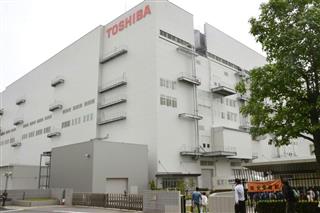 東芝の半導体工場=三重県四日市市 東芝の半導体工場=三重県四日市市