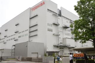 東芝の半導体工場=三重県四日市市 東芝の半導体工場=三重県四日市市