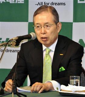 株主総会後に記者会見する日本電産の永守重信会長兼社長＝１６日午後、京都市