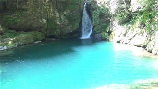 「仁淀ブルー」の極みともいえる滝壺「にこ淵」