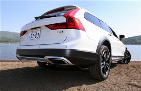 バンパーやフェンダー周りはオフロード専用パーツで固めている