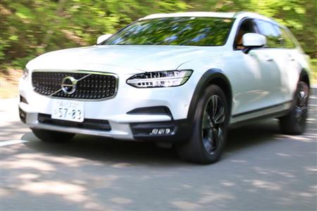 山中湖村を駆けるボルボの「Ｖ９０クロスカントリー」