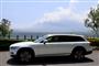 雲に隠れたシャイな富士山とボルボの「Ｖ９０クロスカントリー」