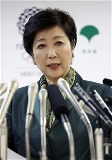 築地市場の豊洲移転問題で会見する小池百合子都知事＝２０日午後、都庁（桐原正道撮影）