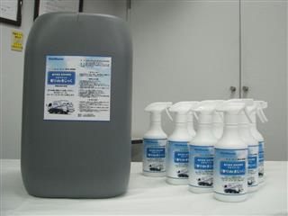 塵芥車用の臭気対策剤「デオマジック香りｄｅまじっく」。作業員が収集現場で使えるよう、スプレータイプもある