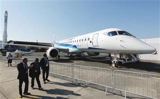 国産初のジェット旅客機ＭＲＪの試験機＝パリ近郊のルブルジェ空港（共同）