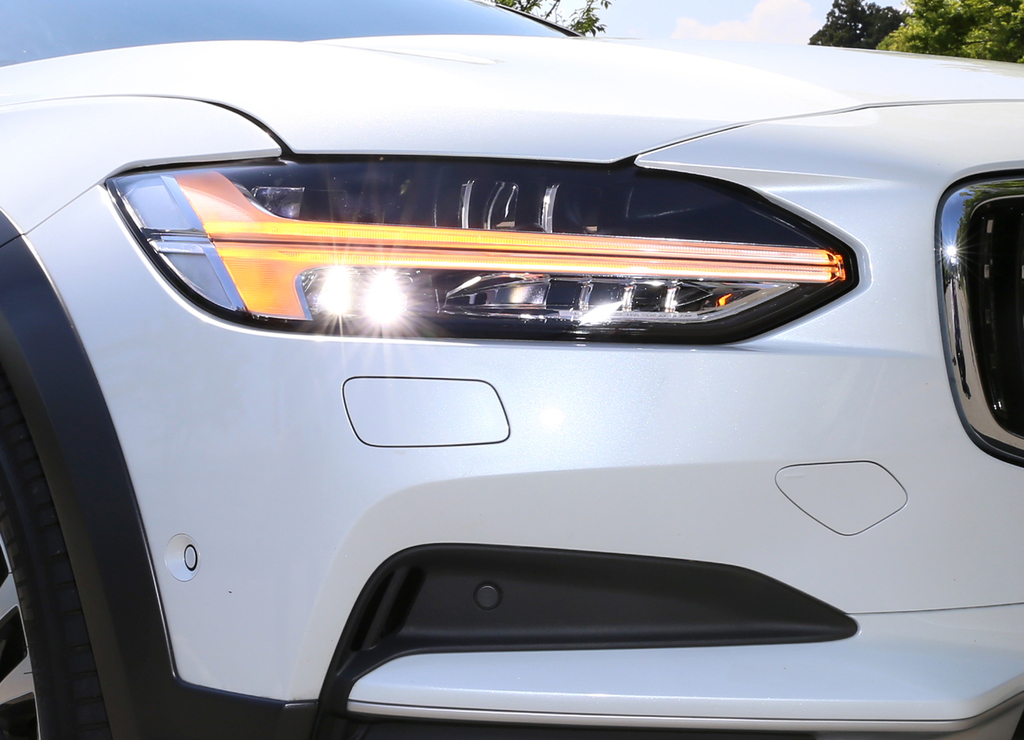 北欧神話に出てくる「トールハンマー」から由来するＬＥＤヘッドランプ