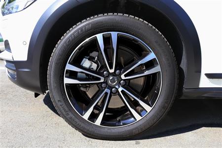 １９インチのダイヤモンドカットホイール。Ｔ５ＡＷＤＳｕｍｍｕｍに標準装備