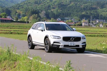 田園風景とボルボ「Ｖ９０クロスカントリー」。実にのどか