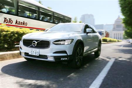 国会議事堂前を走る「Ｖ９０クロスカントリー」