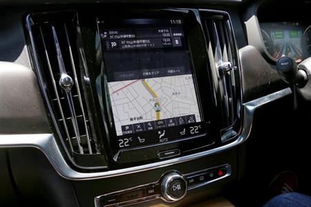 ９インチモニターとナビ画面