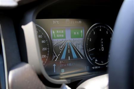 １２．３インチの液晶ディスプレイ。２つの計器の間にナビ画面を表示することもできる