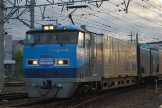 安治川口に到着するスーパーレールカーゴ。夜の東海道を駆け抜けてきた 安治川口に到着するスーパーレールカーゴ。夜の東海道を駆け抜けてきた