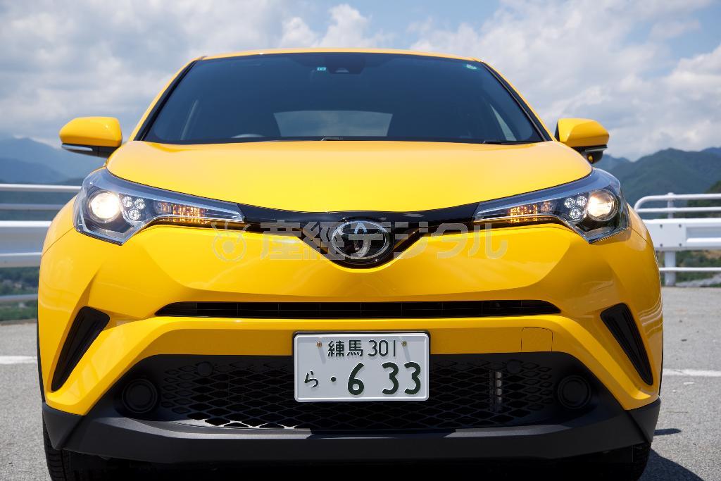 全点灯。トヨタ・Ｃ－ＨＲ