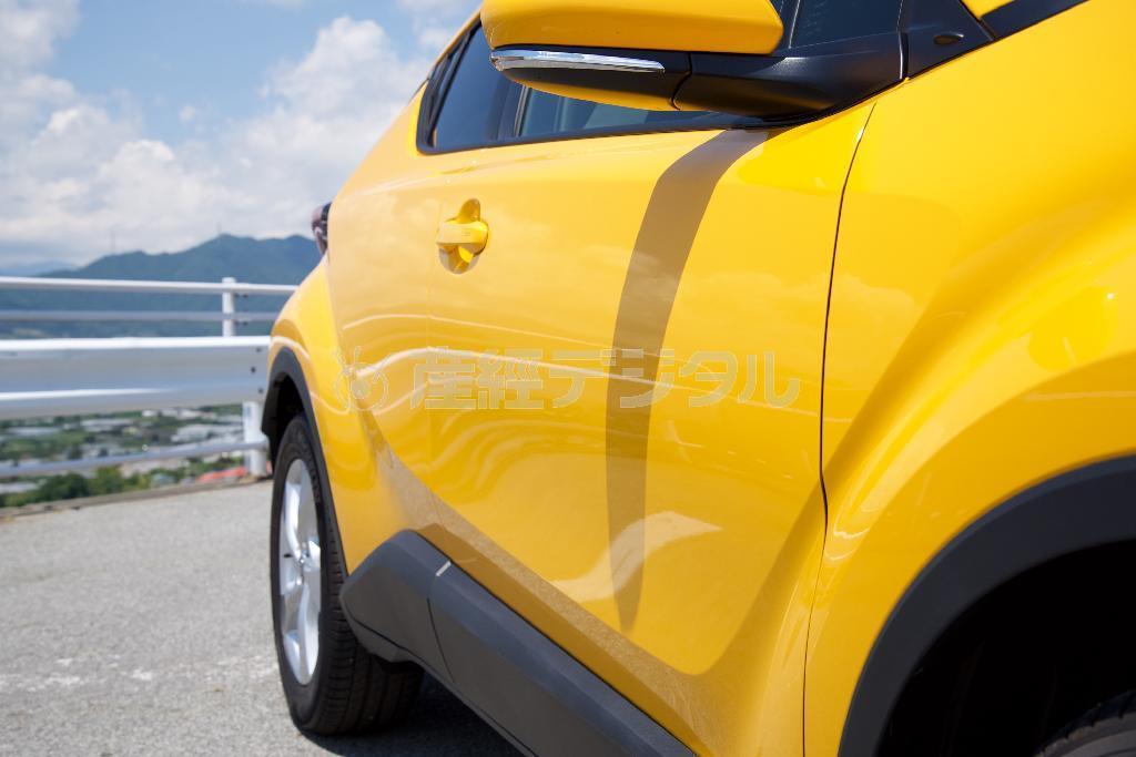 えぐれその１。前フェンダーからドアパネル。トヨタ・Ｃ－ＨＲ