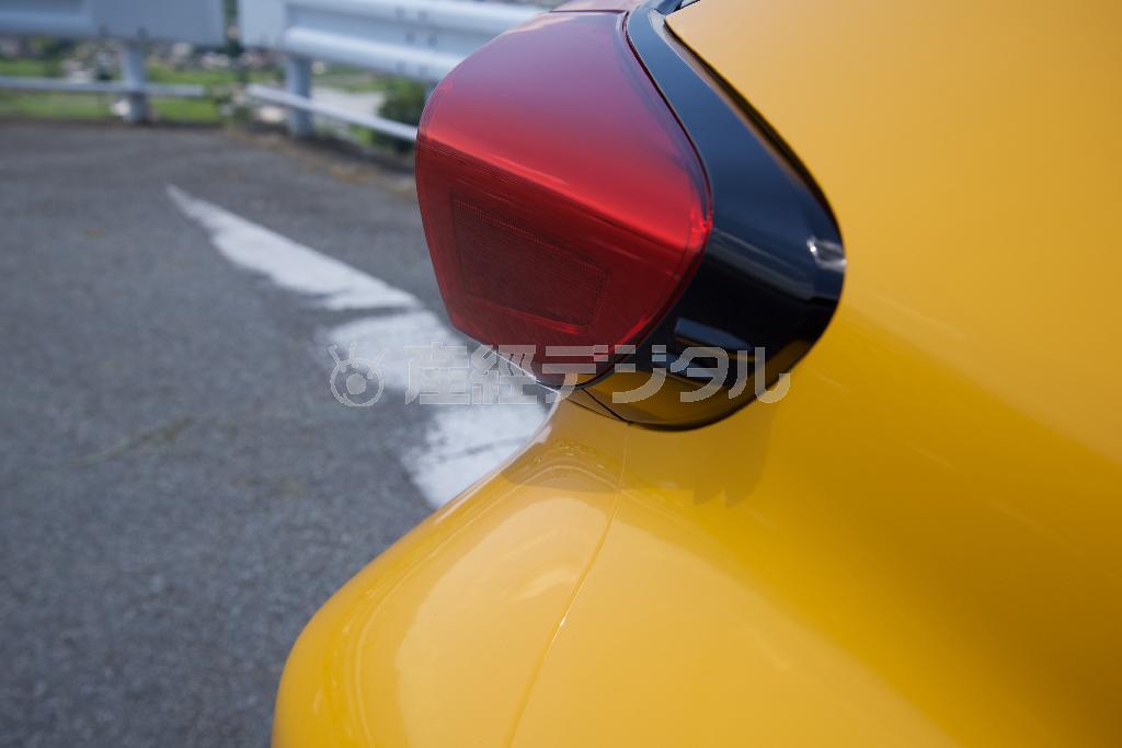 前から見るとこんなですよ。すごい形。トヨタ・Ｃ－ＨＲ