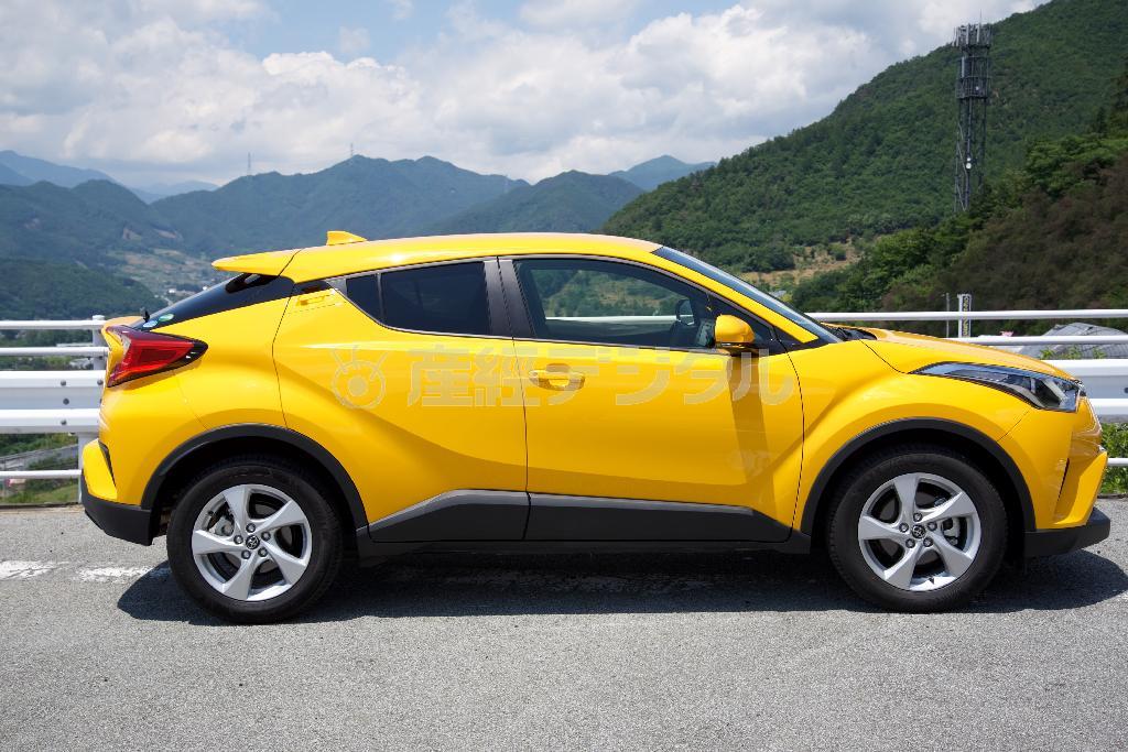 車格的にはＣセグのコンパクトＳＵＶ。ルーフからリアハッチの傾斜や後部ドアノブを隠した２ドア風デザインに注目するとクーペにも見える。トヨタ・Ｃ－ＨＲ