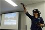 ＶＲヘッドマウントディスプレーを着けコントローラーを操作してＶＲ空間で編集を行う「ＶＲｉｄｅｒＤＩＲＥＣＴ」