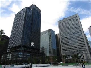 東京・丸の内エリアのオフィスビル。訪れる人の利便性向上もプログラムの狙いだ