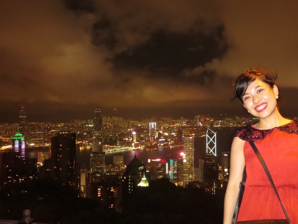 吉川さん。夜のビクトリアピークより