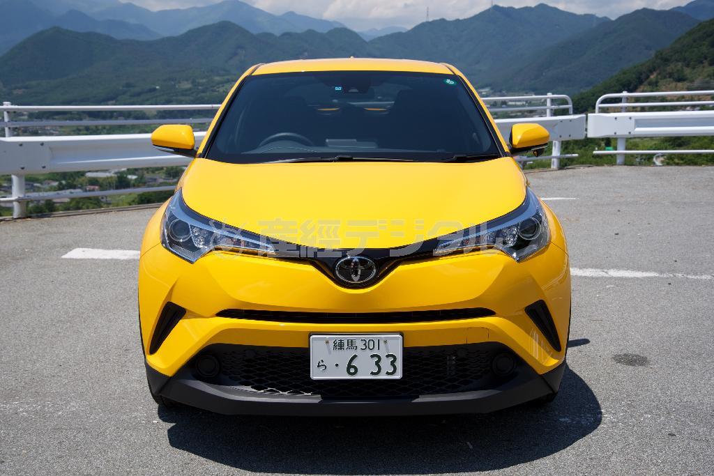 ビビッドでマットなイエローは若々しいボディーデザインによくマッチしている。トヨタ・Ｃ－ＨＲ