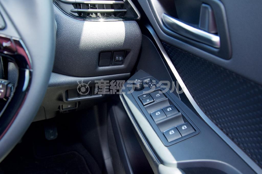 運転席側ドア周辺のスイッチ類。トヨタ・Ｃ－ＨＲ
