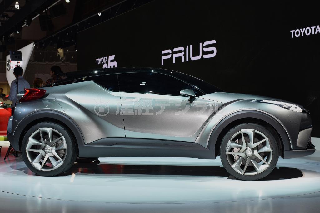 ２０１５年東京モーターショーに出展されたコンセプトモデル。同じアングルの市販車の画像と比べてみよう。トヨタ・Ｃ－ＨＲ